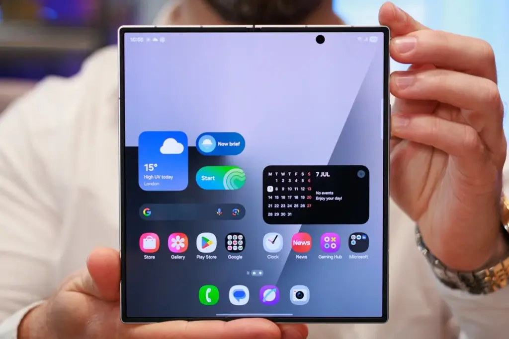 Samsung Galaxy Z Fold 8 photo